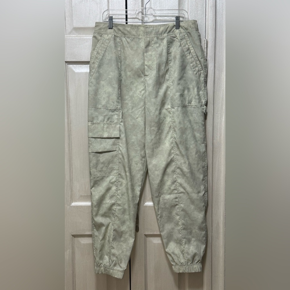 Fabletics Women Large Annie Dried Sage Tie Dye Texture Nylon Cargo Joggers - Picture 4 of 16
